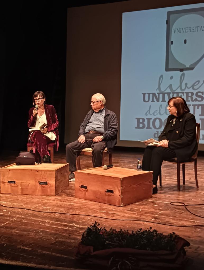 Linguaggi autobiografici nella scuola: diari e memorie di una maestra e ricordo di Don Milani nel centenario della nascita